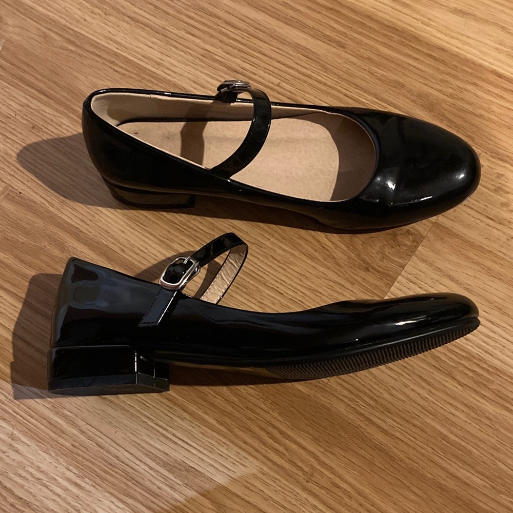 NWOT Patent Leather Round Toe Mary Janes Shoes Black sz 37.5 US 7